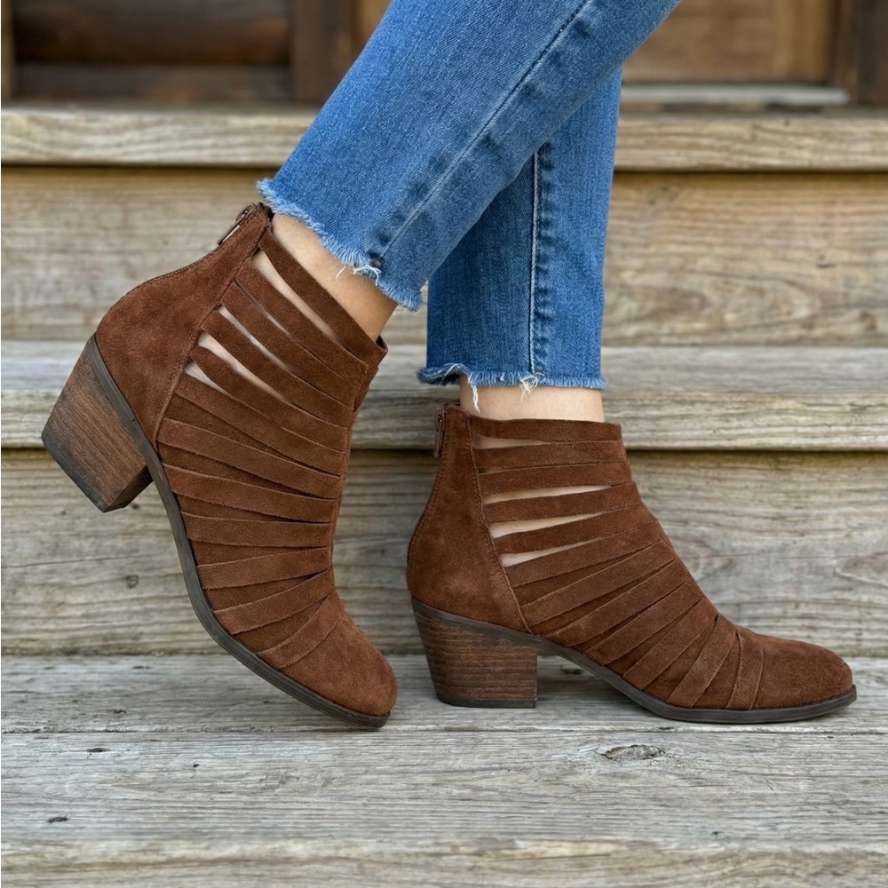 NWOT Carlos by Carlos Santana Vanna Suede Caged Ankle Booties Brown Cutout Sz 8